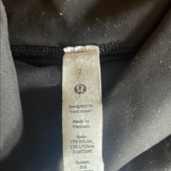 Lululemon fast and free 2 high rise black Shorts 8” - Picture 3 of 3